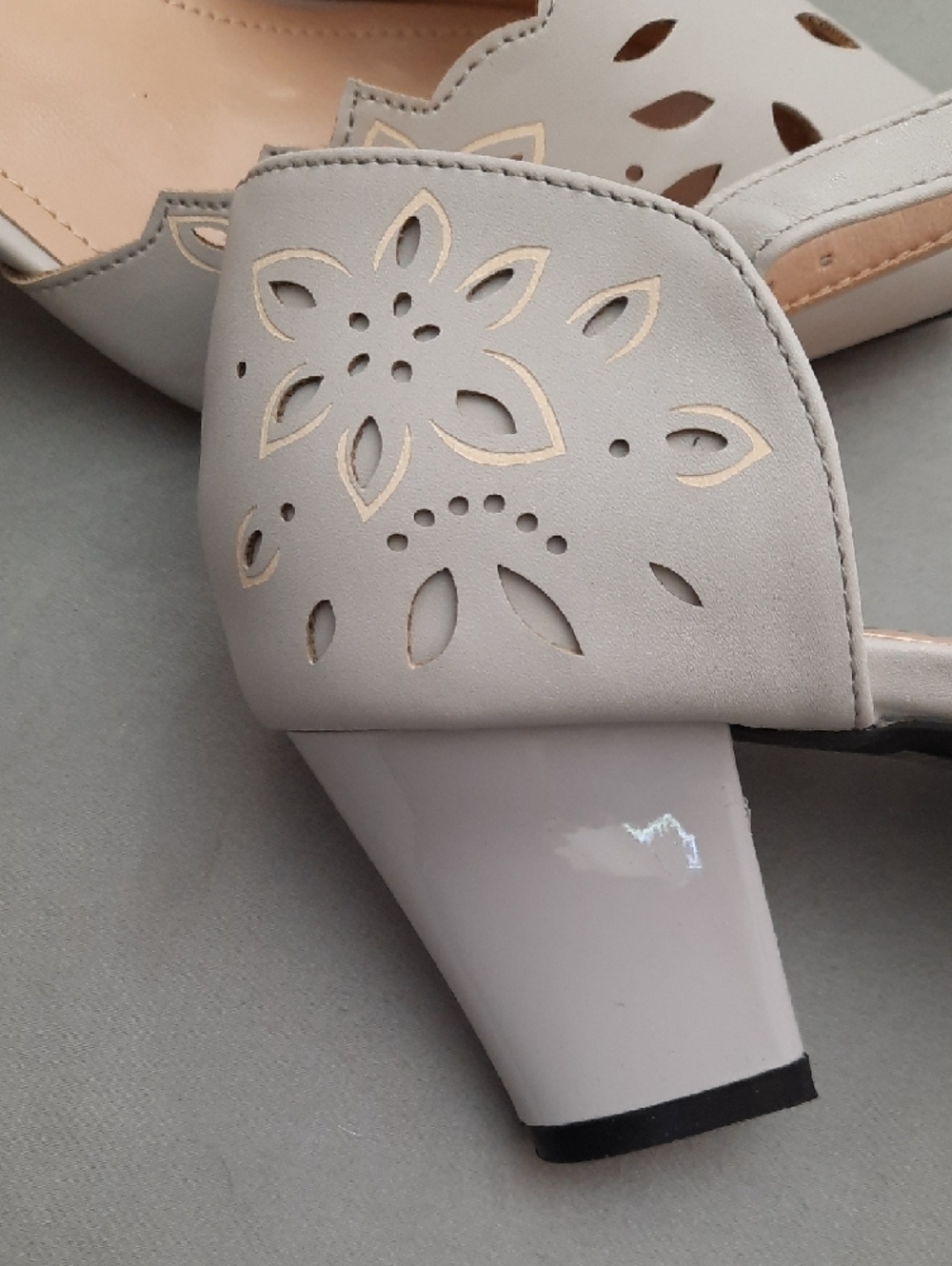 Women's White Cutout Ankle-Strap Mid Heel Shoes - Size 38 - New Without Tags - Picture 4 of 14
